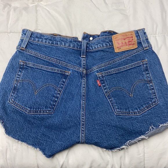 Levi Shorts - Picture 2 of 6